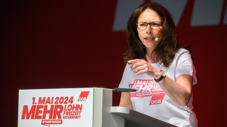 Yasmin Fahimi, DGB-Vorsitzende, spricht bei der Hauptkundgebung des Deutschen Gewerkschaftsbundes (DGB) zum 1. Mai