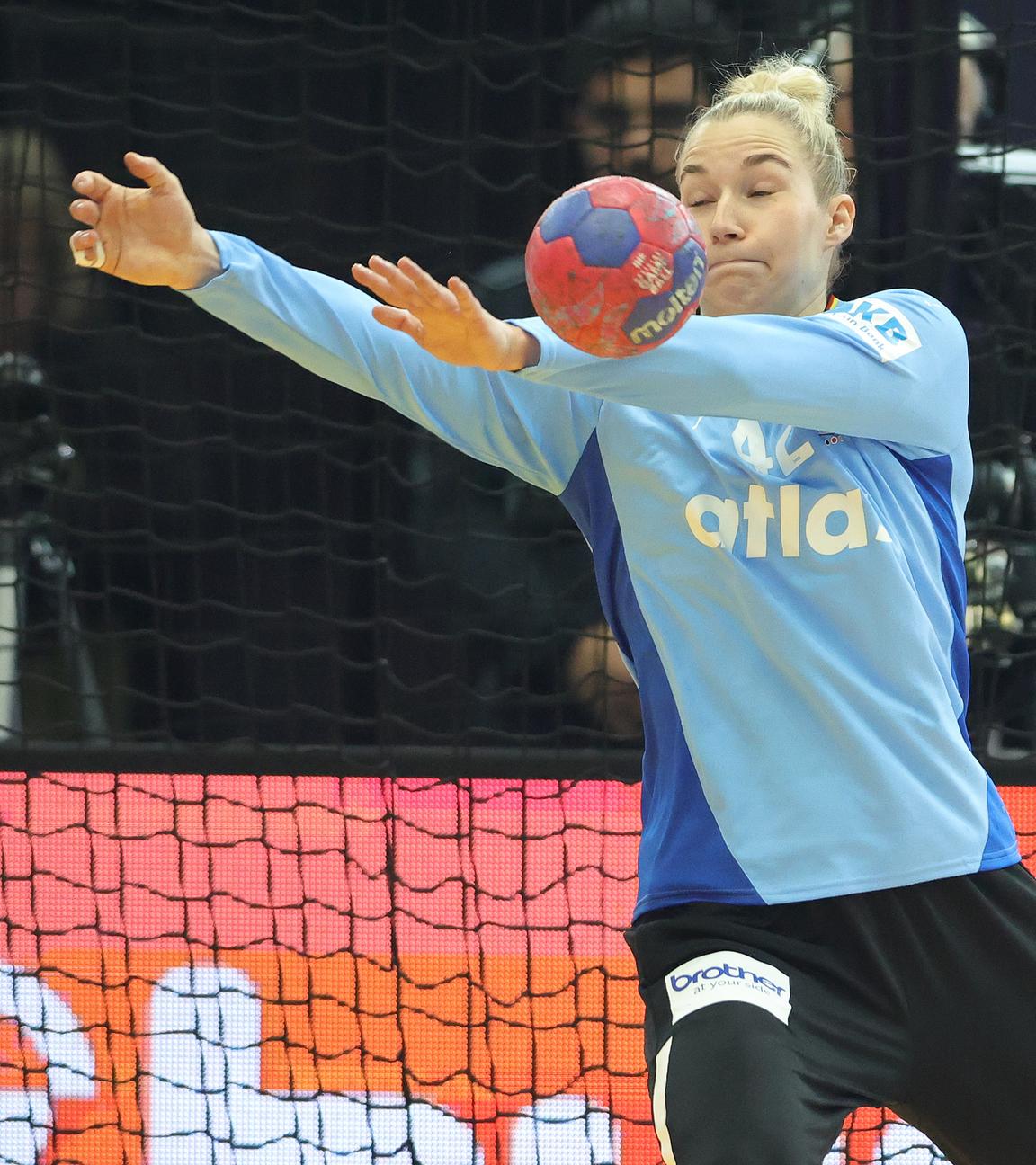 Katharina Filter pariert einen Wurf