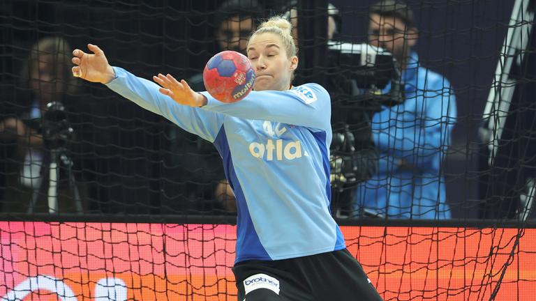 Katharina Filter pariert einen Wurf