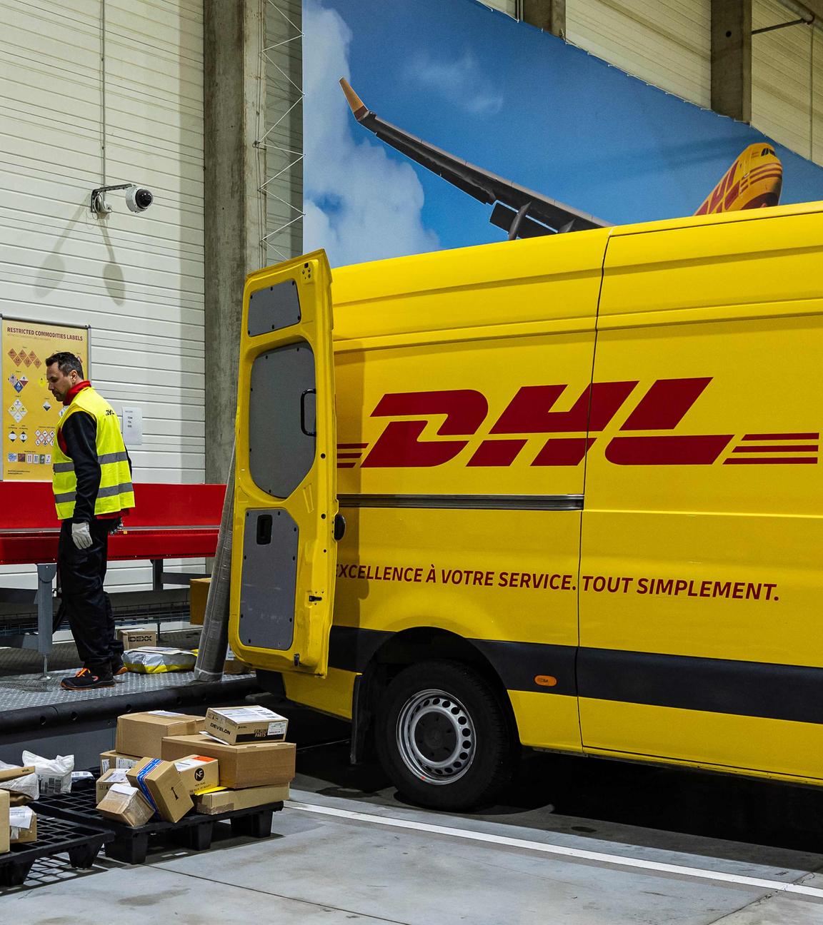 DHL Lager - Pakete werden geliefert