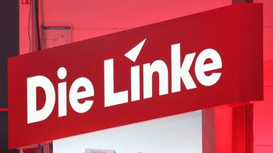 Großes Schild mit Logo der Partei die Linke