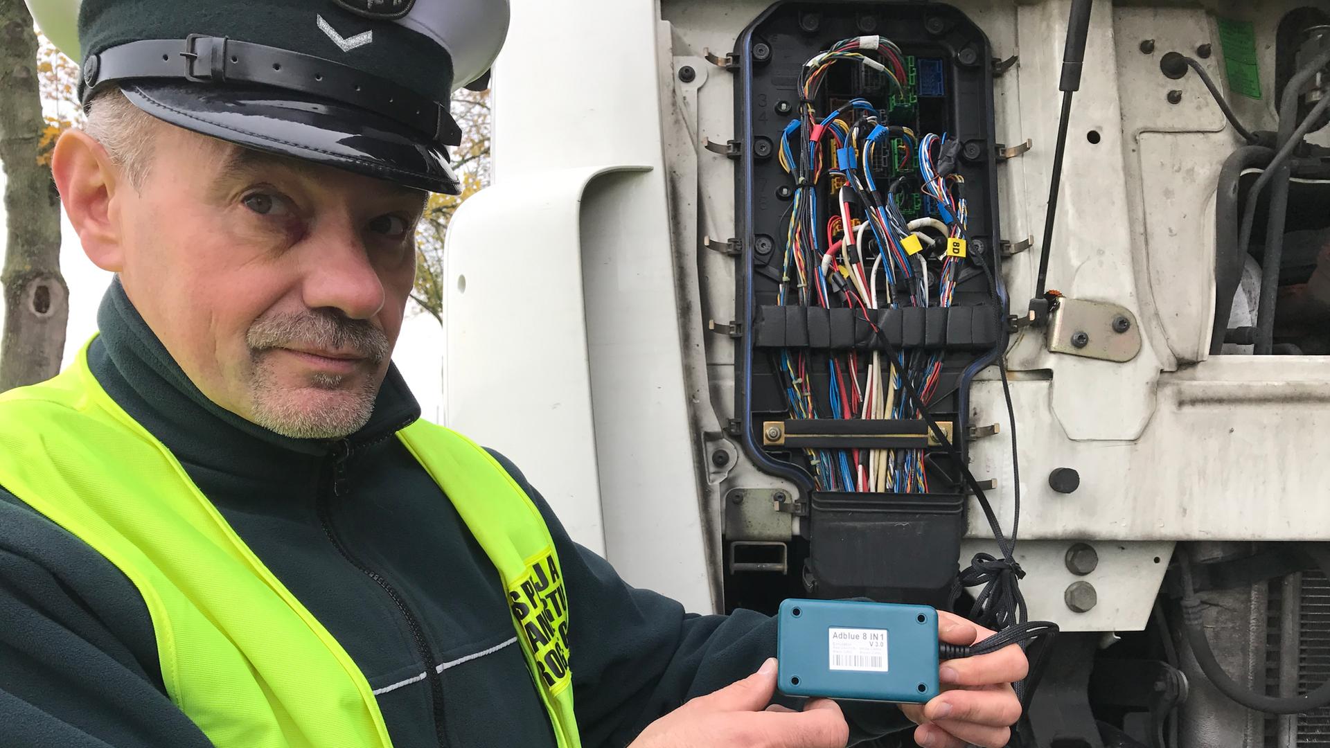 Erwischt! Polnischer Polizist mit Adblue-Emulator