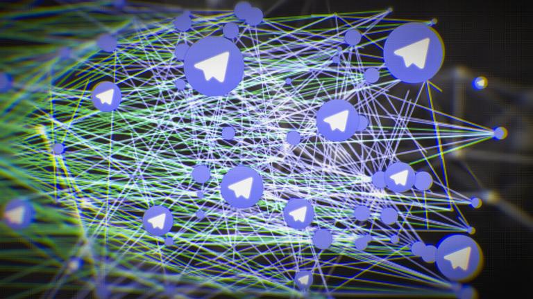 Die Grafik verbildlicht die Vernetzung von Telegram-Nachrichten. Weiße Papierflieger in einer blauen Blase, entsprechend dem Telegram-Logo, sind vernetzt durch viele grüne und weiße Linien.