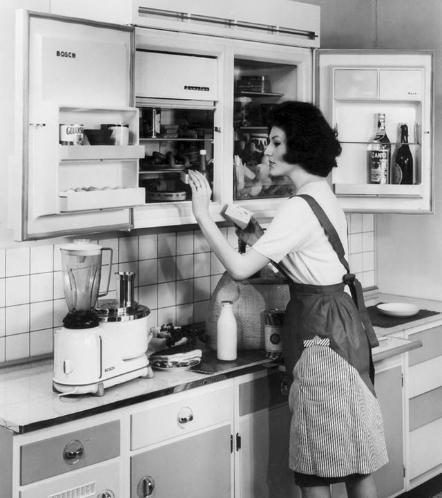 Die Rolle der Frau in Ost und West