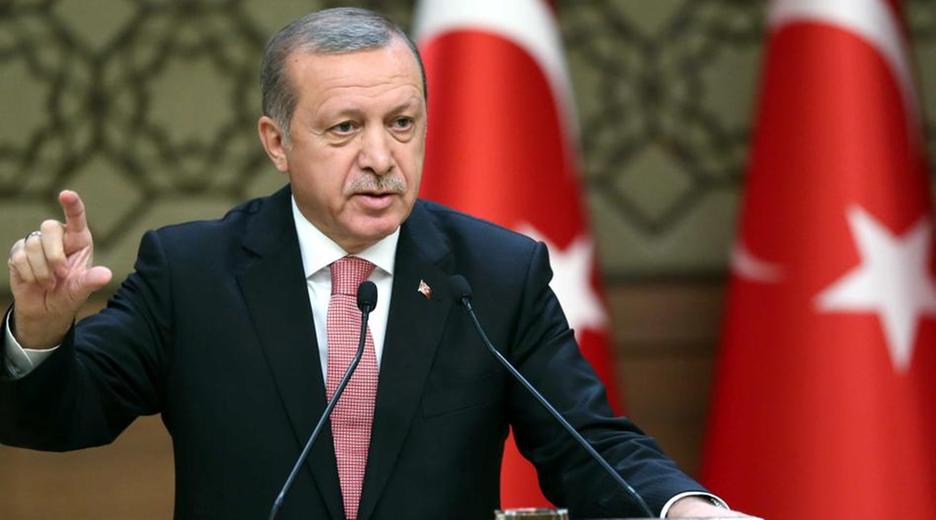 Die Türkei wird ihre Angriffe gegen die Kurden in Syrien trotz Protesten der USA fortsetzen. Präsident Erdogan sagte, die Offensive würde solange andauern, bis es keine Bedrohung mehr für sie gebe. 