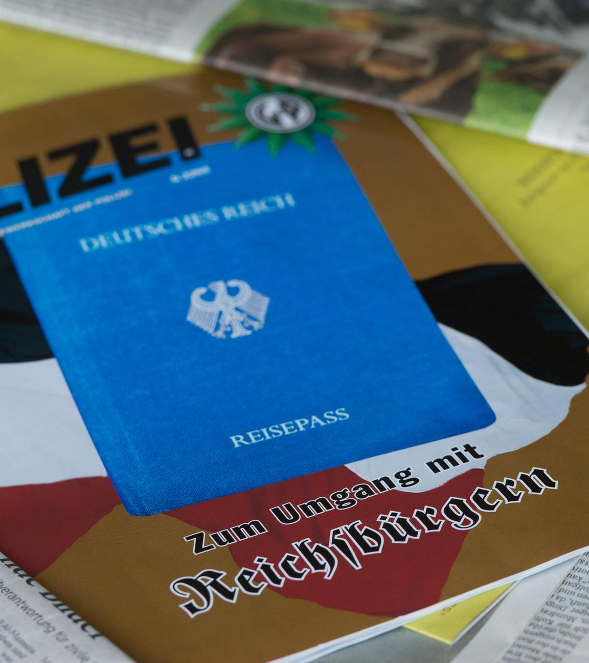 "Die Welt der Reichsbürger - Träumer, Aussteiger, Extremisten": Ausgabe der Zeitschrift "Deutsche Polizei"- die April-Ausgabe der Zeitschrift