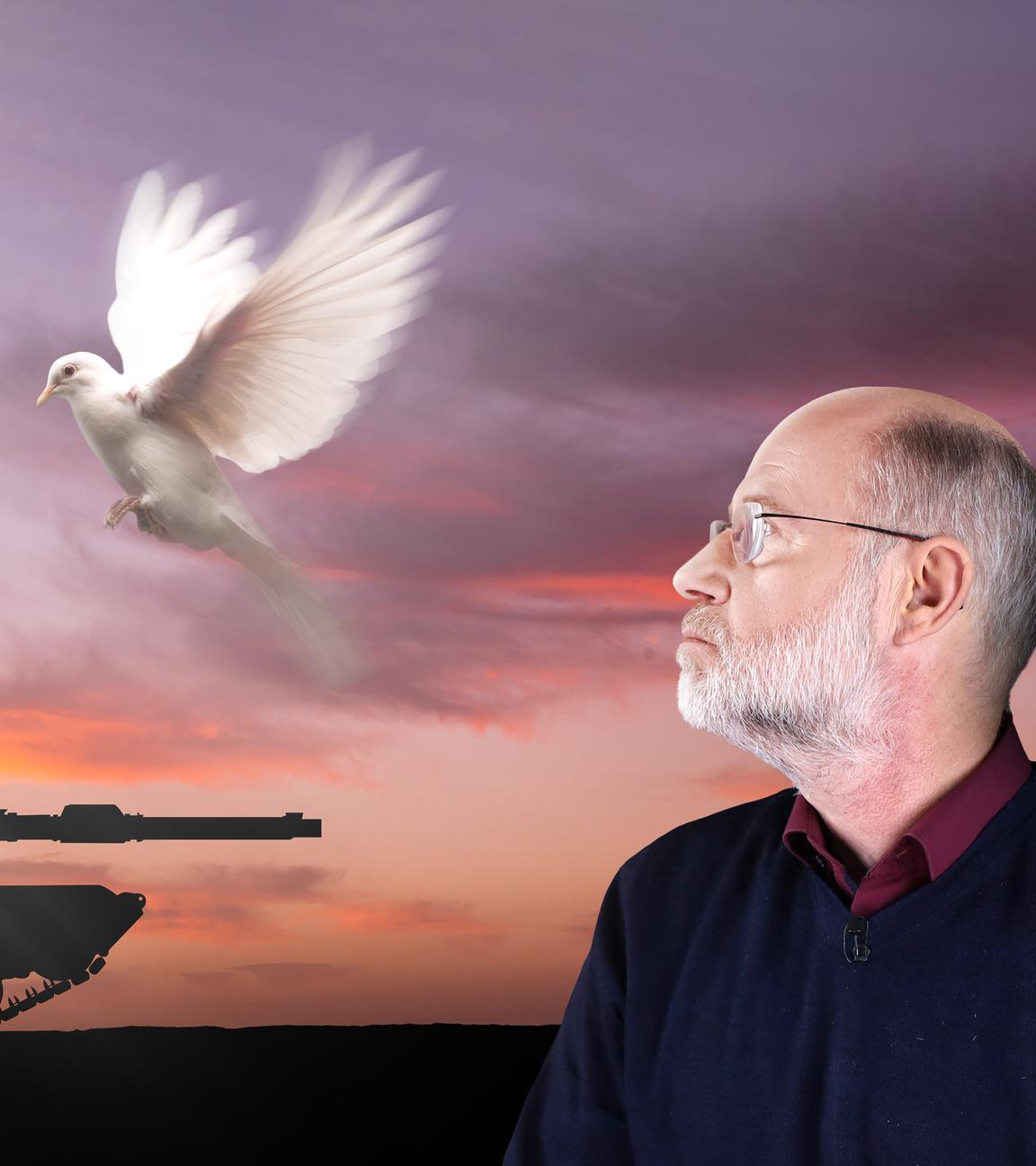 Harald Lesch blickt auf Friedenstaube - im Hintergrund Panzer