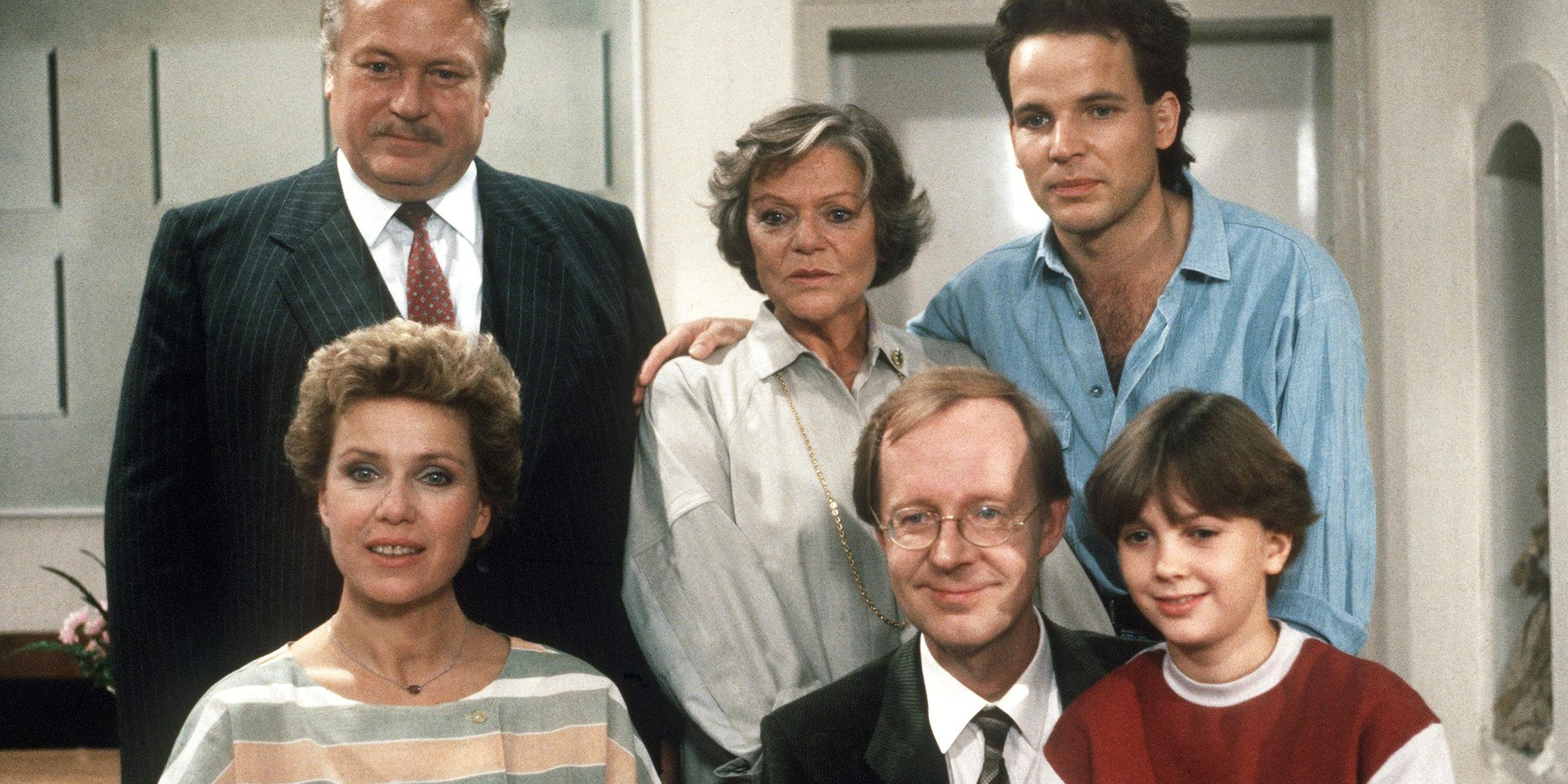 (vorne, l-r) Witta Pohl, Hans-Peter Korff, Eicke Hagen Schweikhardt und (hinten, l-r) Günther Strack, Grete Wurm und Mick Werup