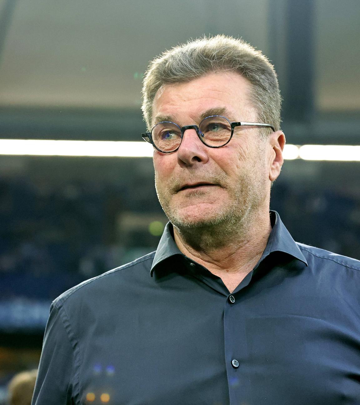 Dieter Hecking am 13.04.2024 bei dem Zweitligisten-Spiel FC Schalke 04 gegen den 1. FC Nürnberg.