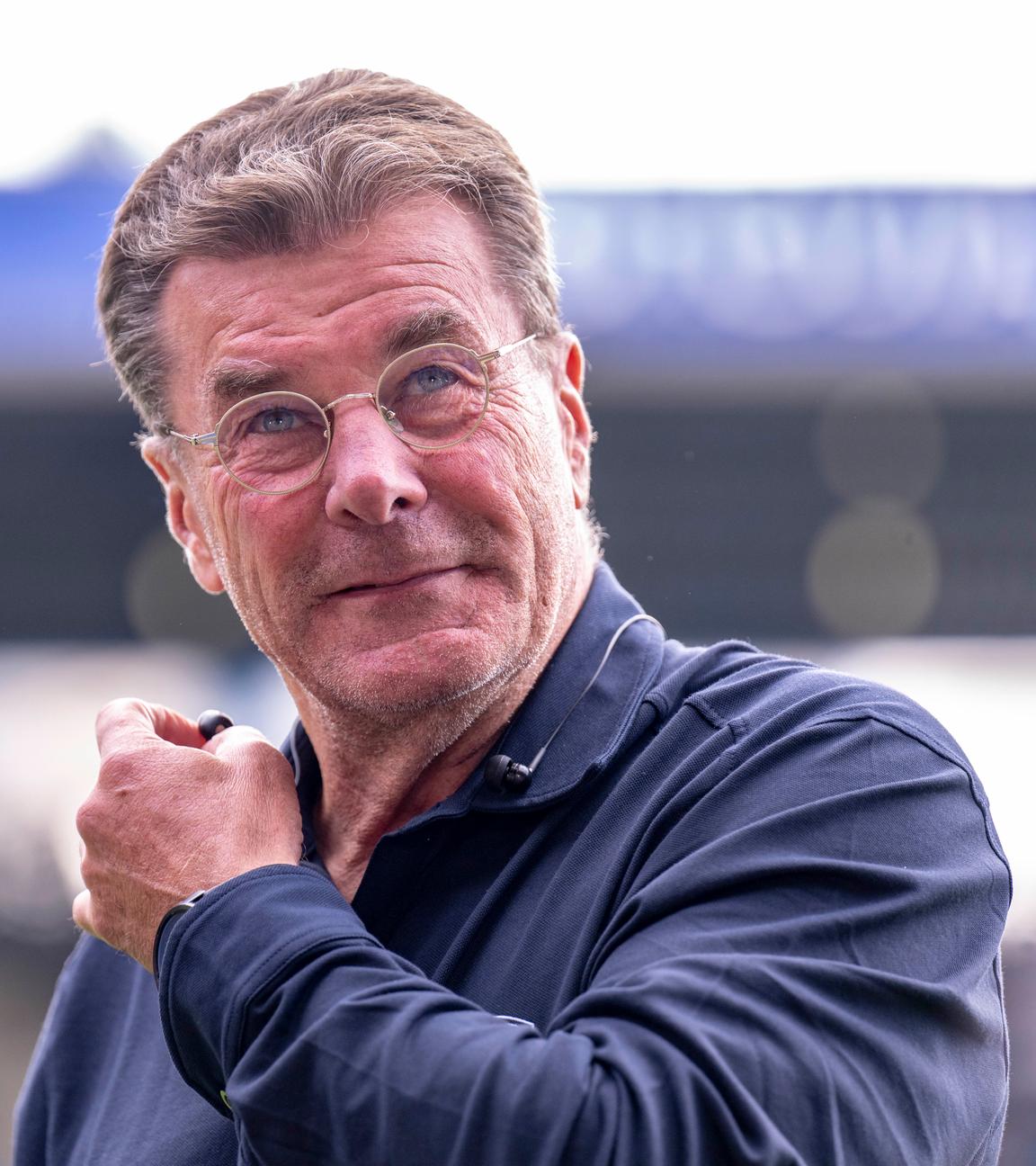 Dieter Hecking, damals Trainer des VfL Bochum, betritt das Stadion am 30.08.2025 in Bochum. 