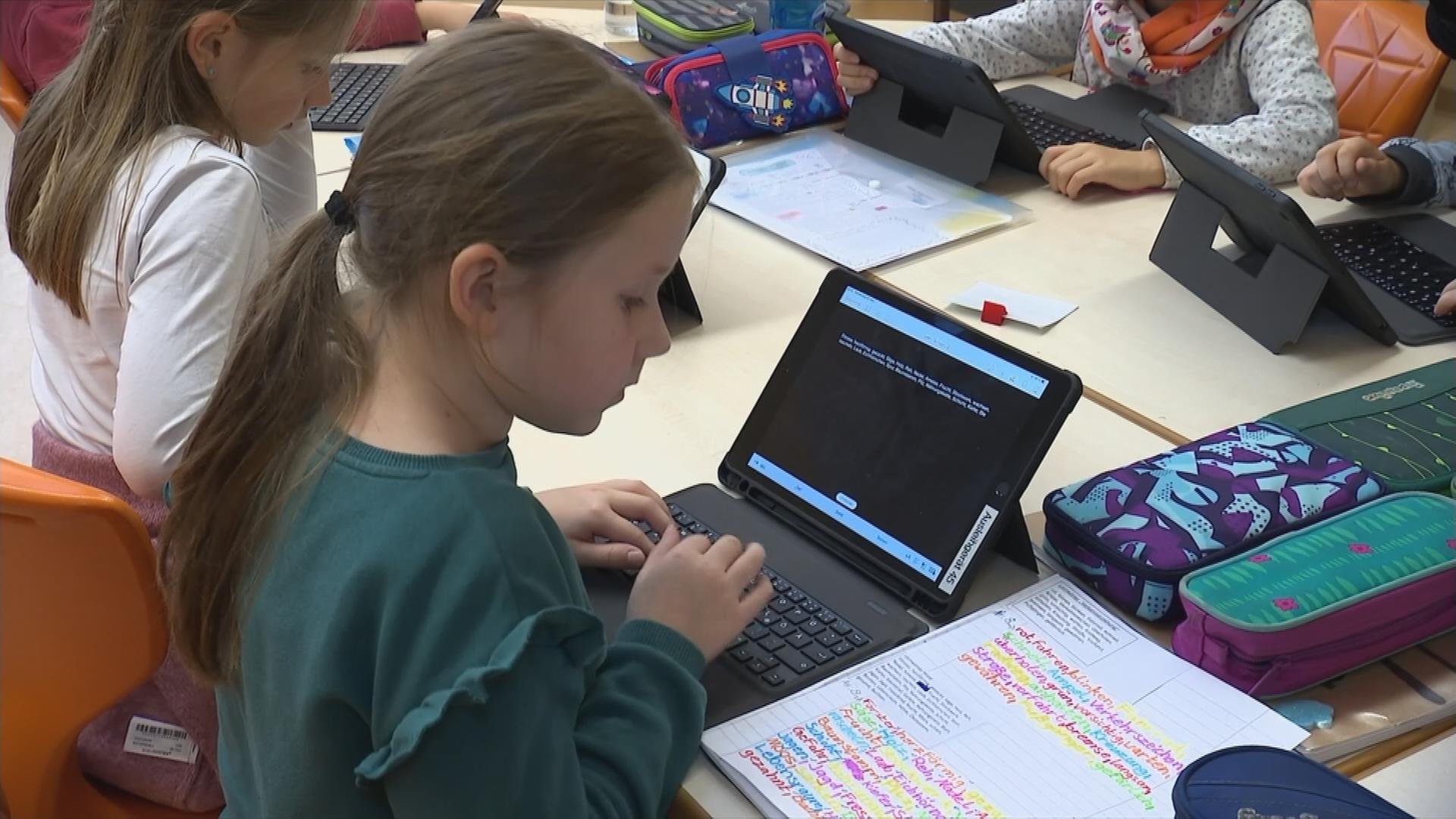 Digital-Gipfel - Digitalisierung an Schulen