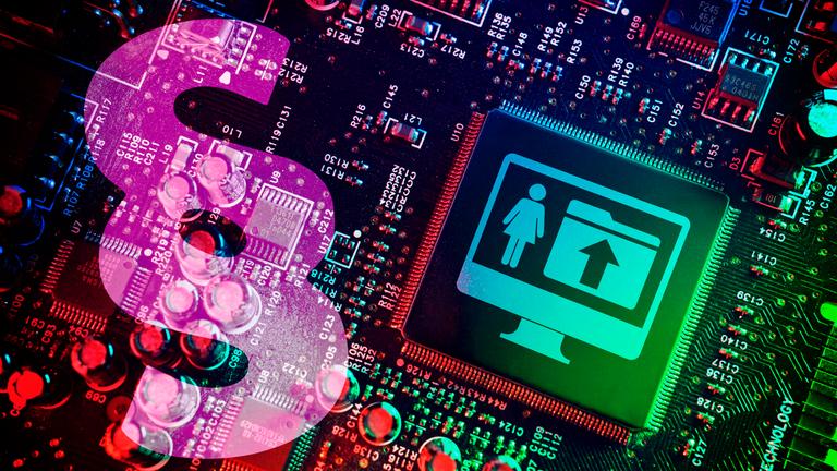 Symbolbild: Mikrochip mit Symbolen von Monitor, Frau und Uploadordner neben Paragrafenzeichen