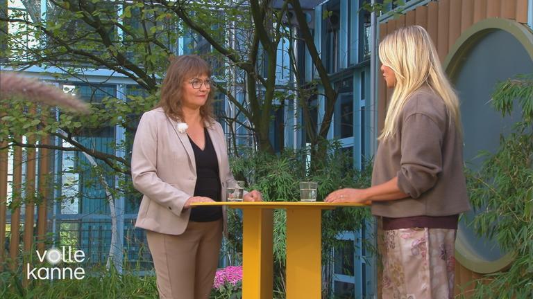 Astrid Mönnikes leitet das Projekt „DigitalPakt Alter“ und ist bei "Volle Kanne" am Top-Themen-Tisch im Gespräch mit Nadine Krüger.