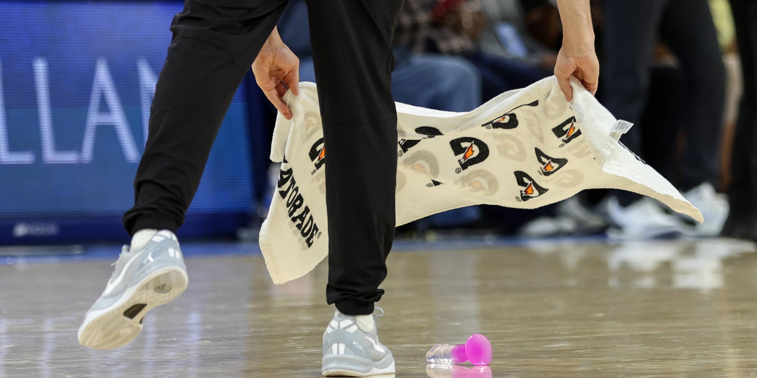 Dildos beim Frauen-Basketball: WNBA-Spiel erneut gestört