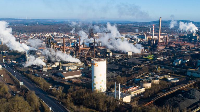 Blick über die Dillinger Hütte in Dillingen am 24.1.2022.
