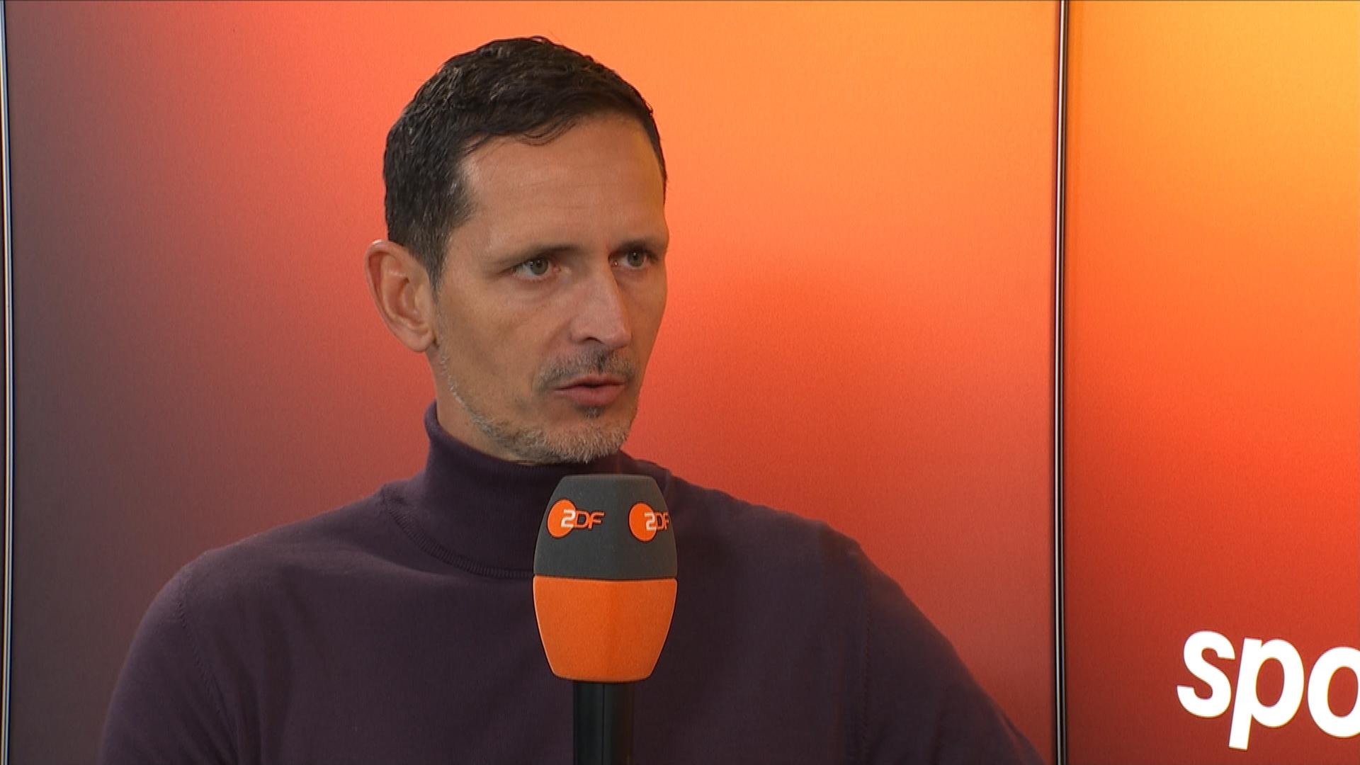 Eintracht Frankfurts Cheftrainer Dino Toppmöller ist jetzt im Sportstudio.