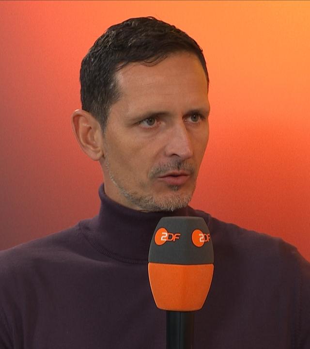 Eintracht Frankfurts Cheftrainer Dino Toppmöller ist jetzt im Sportstudio.