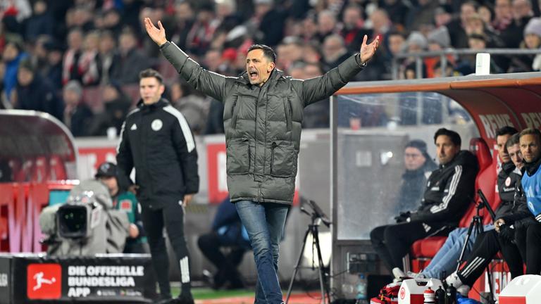 Trainer Dino Toppmöller (Eintracht Frankfurt)