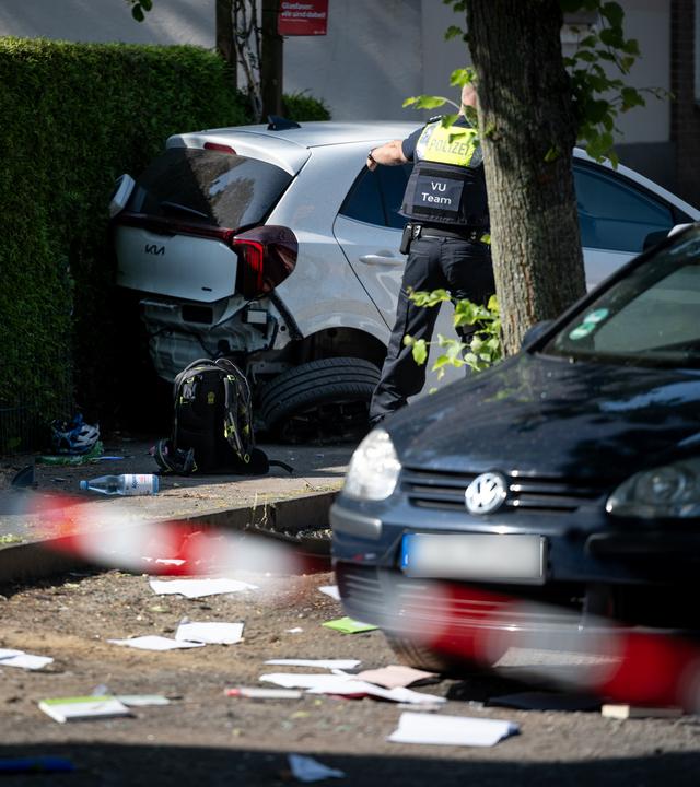 Zwei Knder in Dinslaken von Auto erfasst
