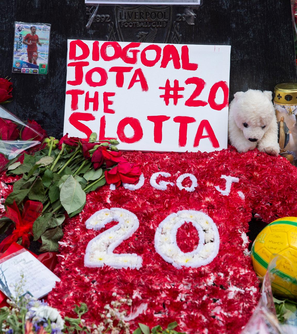 Gedenken an den Fußballspieler Diogo Jota in Anfield, der Heimstätte des FC Liverpool in Liverpool, Großbritannien, 10. Juli 2025. 