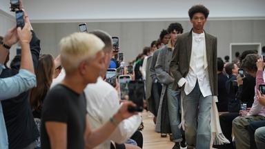 Neuer Chefdesigner mit neuer Mode für "Dior"