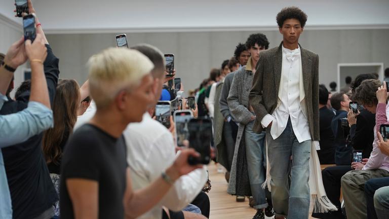 Neuer Chefdesigner mit neuer Mode für "Dior"