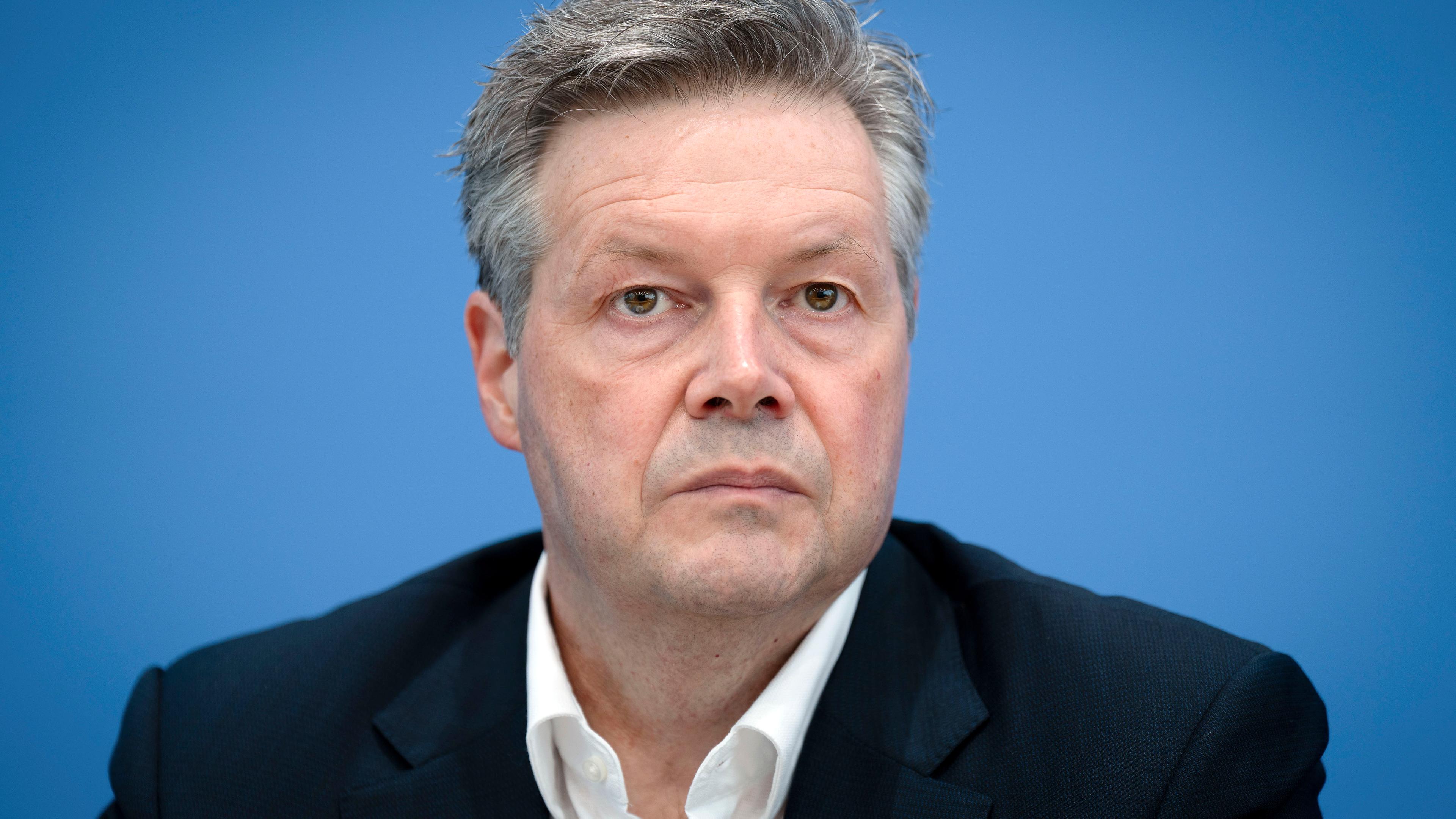 Dirk Rompf bei der Bundespressekonferenz 'Eckpunkte zur Reform der Deutschen Bahn' im Haus der Bundespressekonferenz. Berlin