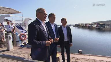 Die drei Ministerpräsidenten von Thüringen, Mario Voigt, Sachsen, Michael Kretschmer und Sachsen-Anhalt, Sven Schulze vor einem Boot.