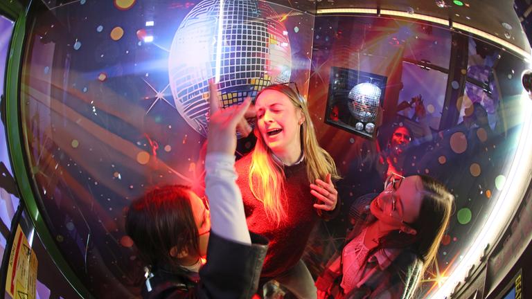 Disco-Kabine in Seilbahngondel