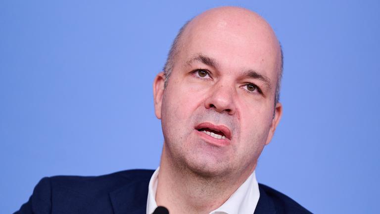 arcel Fratzscher, Präsident des Deutschen Instituts für Wirtschaftsforschung (DIW), spricht im Haus der Bundespressekonferenz.