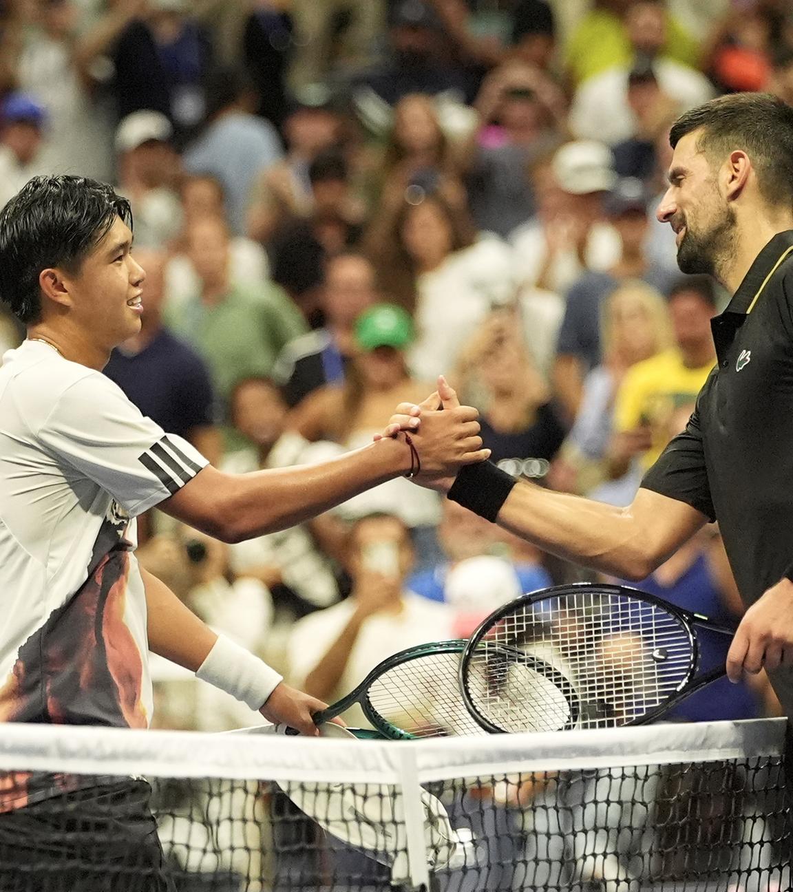 Novak Djokovic (re.) und Learner Tien.