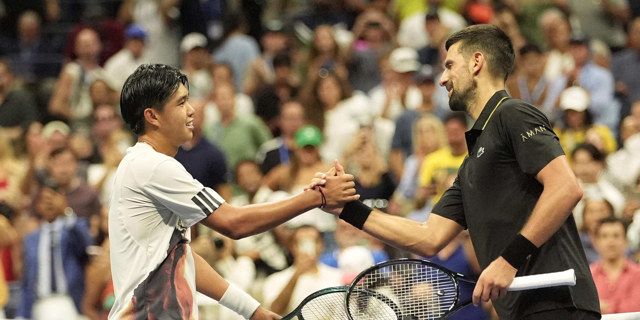 Novak Djokovic (re.) und Learner Tien.