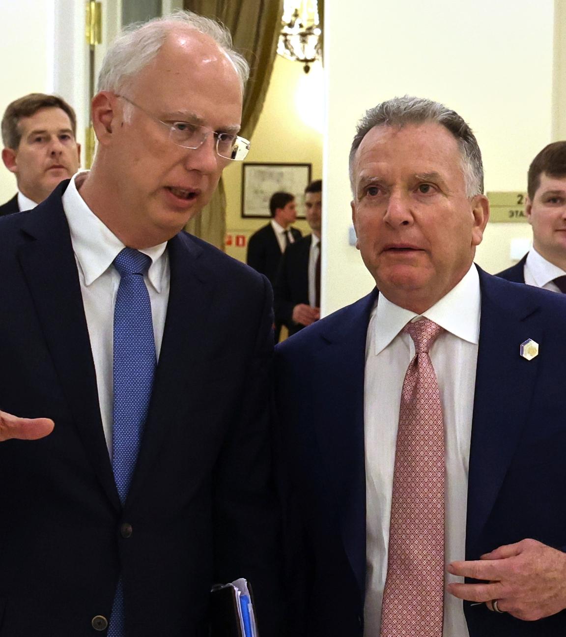 Russlands Gesandter Kirill Dmitrijew und US-Sondergesandter Steve Witkoff.