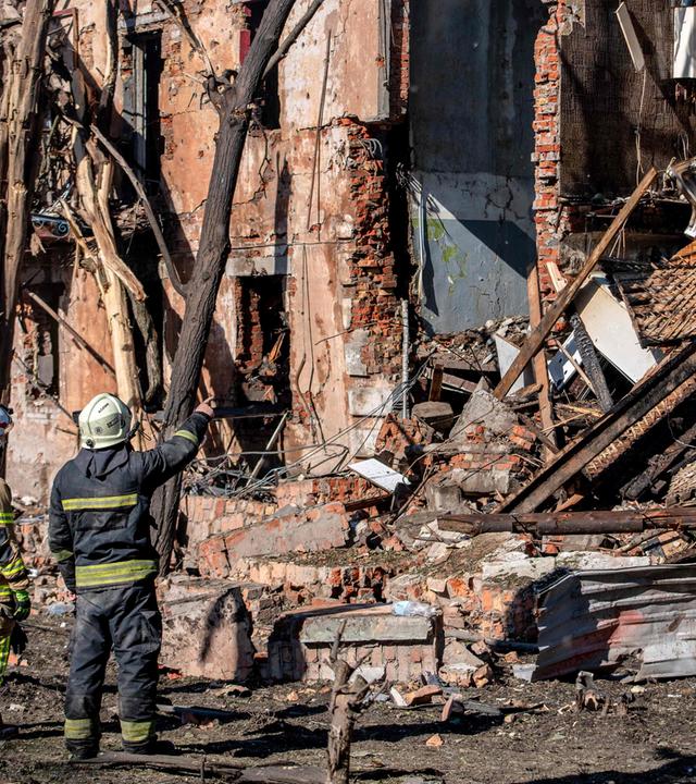 Die Stadt Dnipro wurde besonders schwer getroffen. Dabei kamen mindestens zwölf Menschen ums Leben.