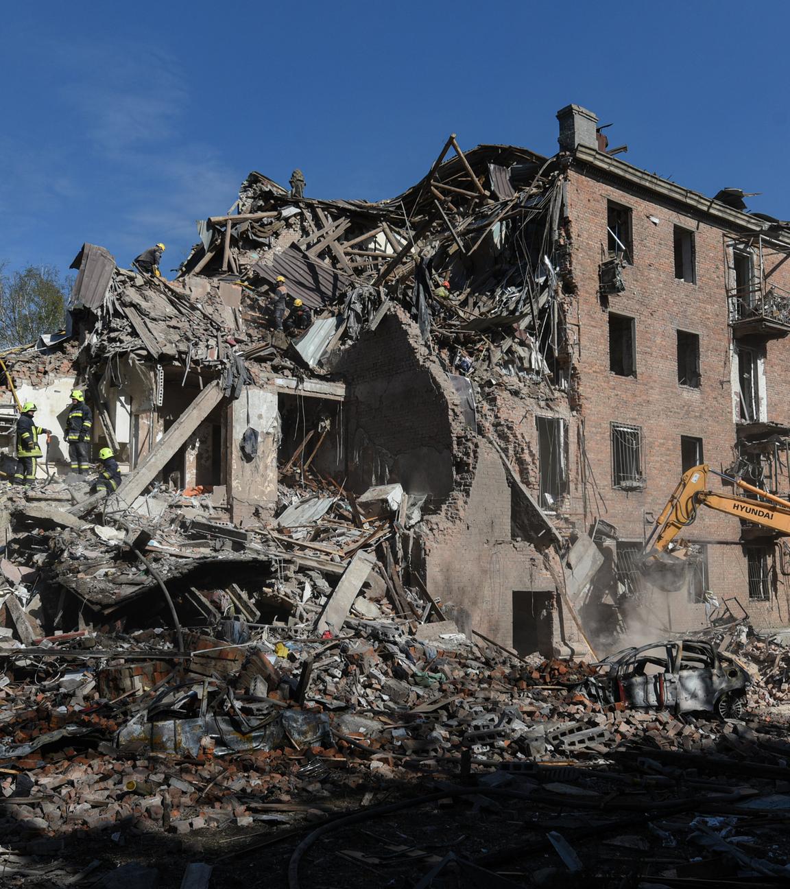 Ein zerstörtes Gebäude in Dnipro