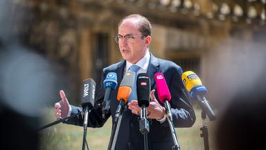 Bundesinnenminister Dobrindt gibt ein Pressestatement zum Anschlag auf den CSD in Berlin.