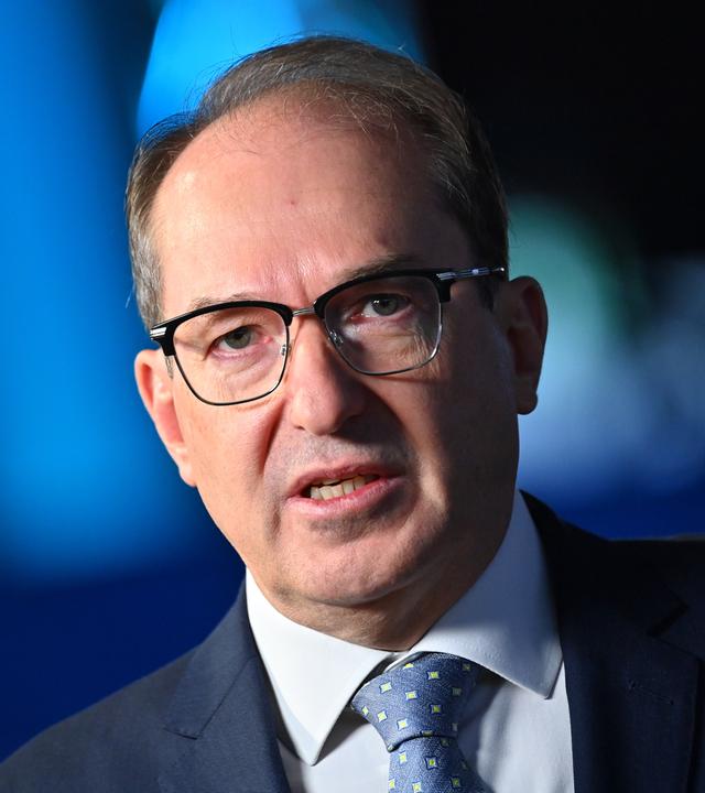 Bundesinnenminister Alexander Dobrindt auf dem CSU-Parteitag in München. 