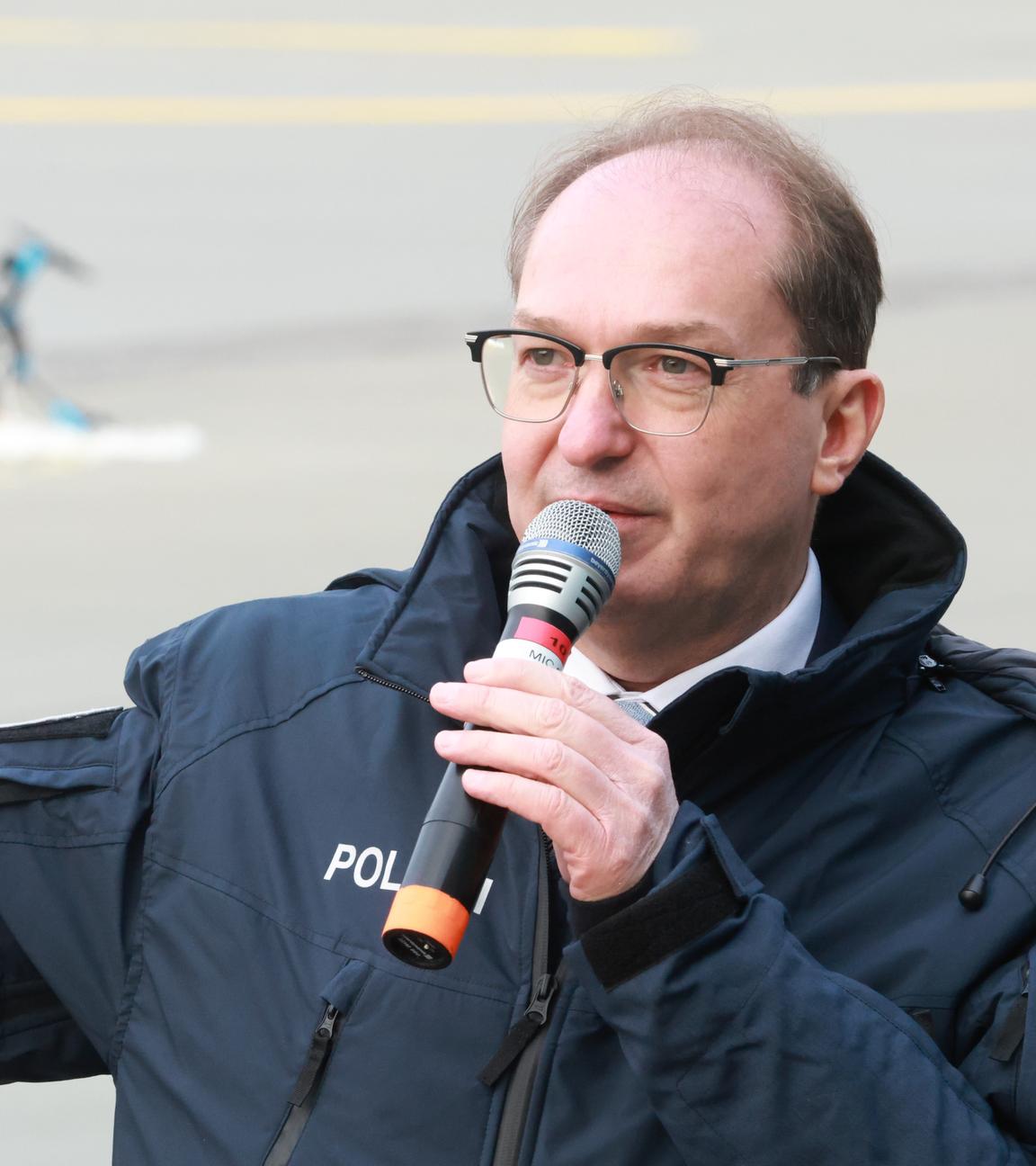 Dobrindt in Ahrensfelde 