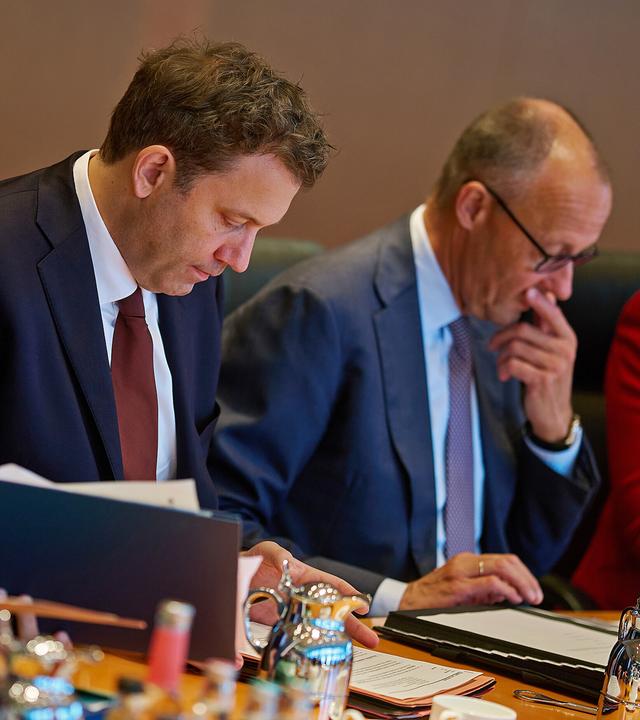 V.l.: Alexander Dobrindt (CSU), Bundesfinanzminister Lars Klingbeil und Bundeskanzler Friedrich Merz 