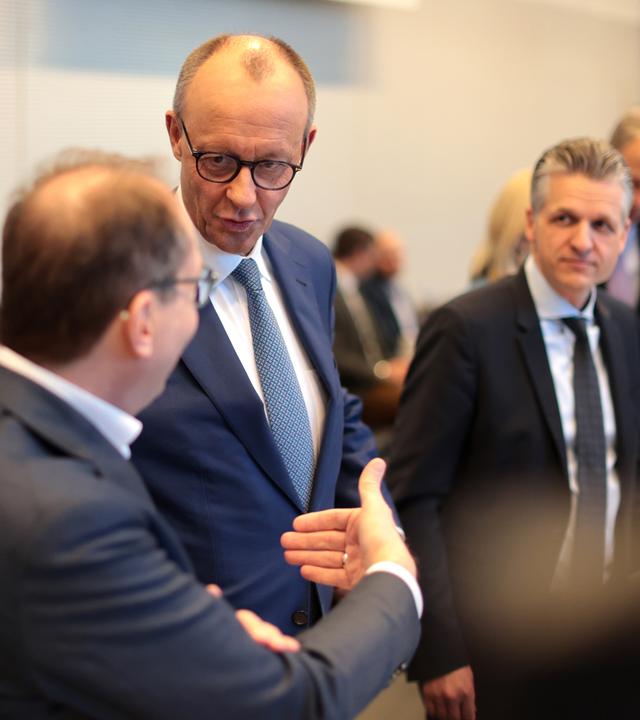 Alexander Dobrindt, Friedrich Merz und Thorsten Frei am 17.03.2025 in Berlin