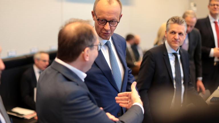 Alexander Dobrindt, Friedrich Merz und Thorsten Frei am 17.03.2025 in Berlin