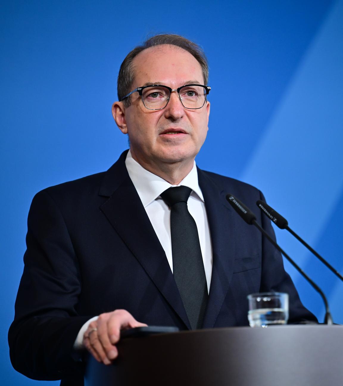Bundesinnenminister Alexander Dobrindt bei einer Pressekonferenz
