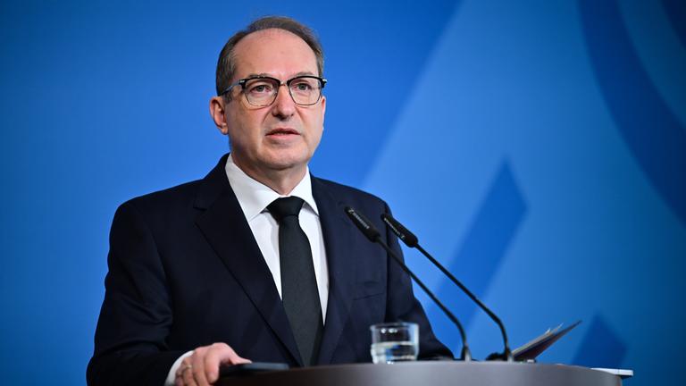 Bundesinnenminister Alexander Dobrindt bei einer Pressekonferenz