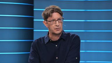 Prof. Mark Zöller vor Ort im Studio