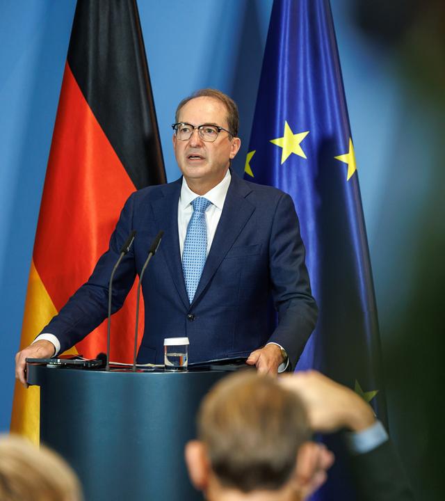 Pressekonferenz mit Alexander Dobrindt zum 10-Punkte-Plan zu einem besseren Schutz vor islamistischem Terrorismus.