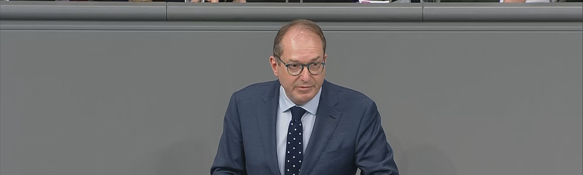 CSU-Politiker Alexander Dobrindt am Rednerpult im Bundestag