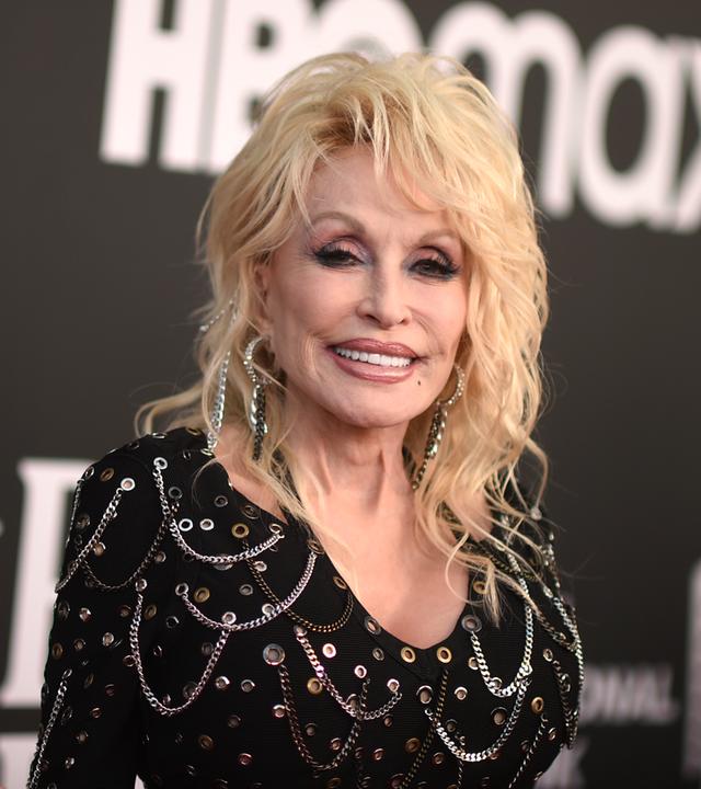 Dolly Parton bei der Einführungszeremonie der Rock & Roll Hall of Fame 2022.