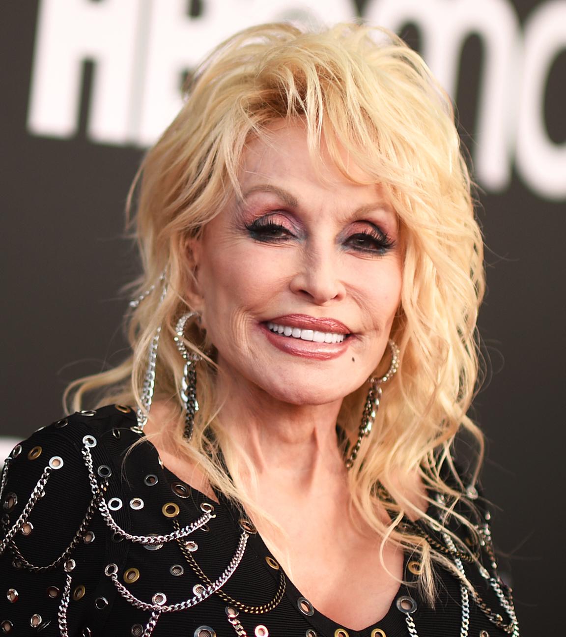 Dolly Parton bei einer öffentlichen Veranstaltung.