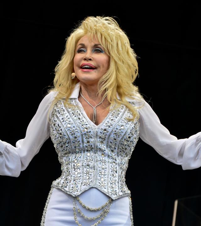 Auf dem Bild zu sehen ist Dolly Parton in Glastonbury 2014