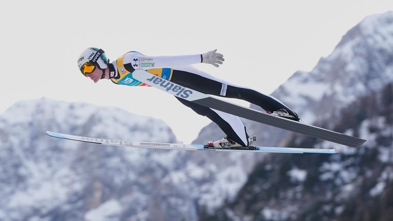 Der Slowene Domen Prevc in Aktion beim Skrispringen Weltcup am 27.03.2026 in Planica, Slowenien.